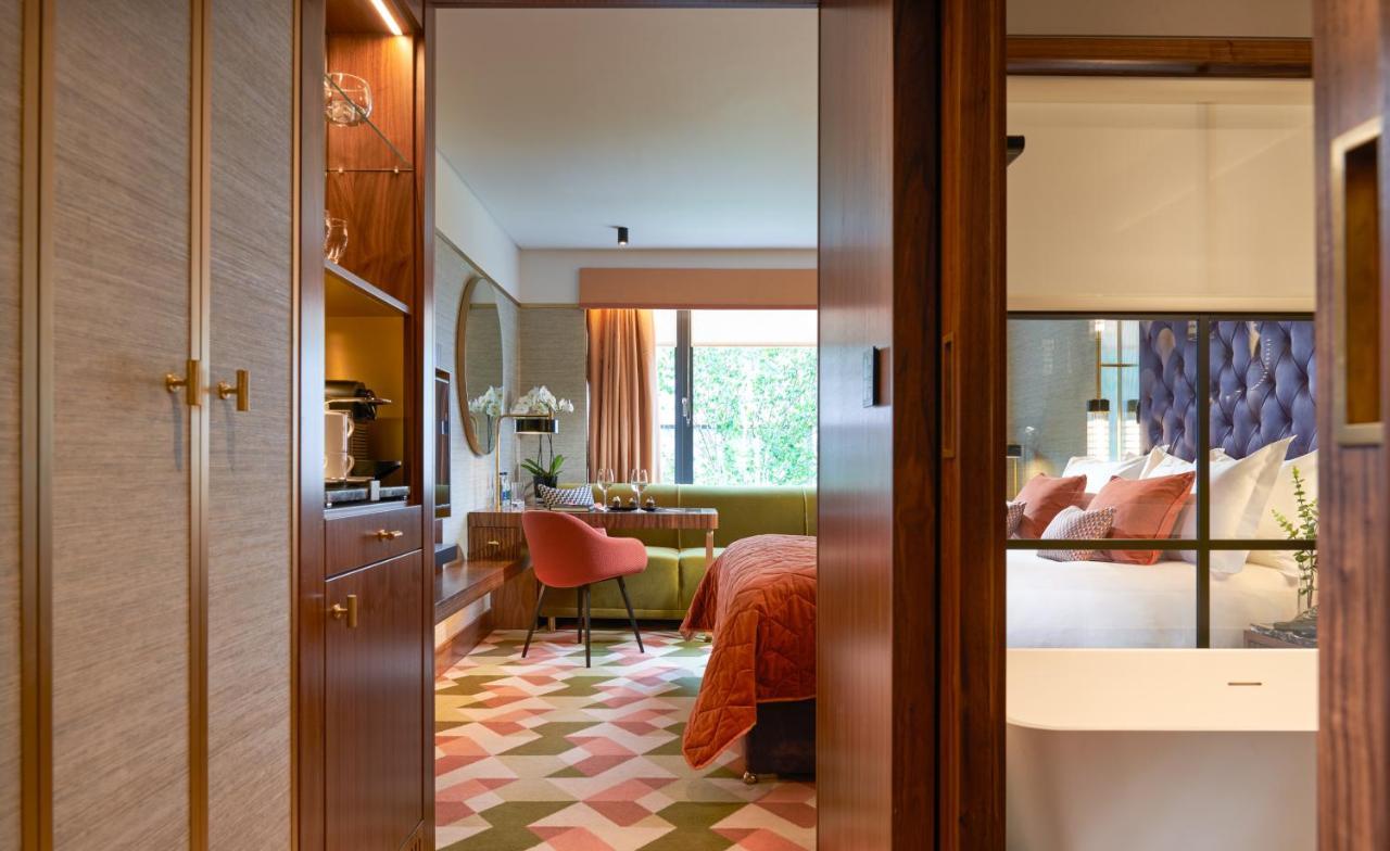 The Fitzwilliam Hotel Dublin Eksteriør bilde A suite at the hotel