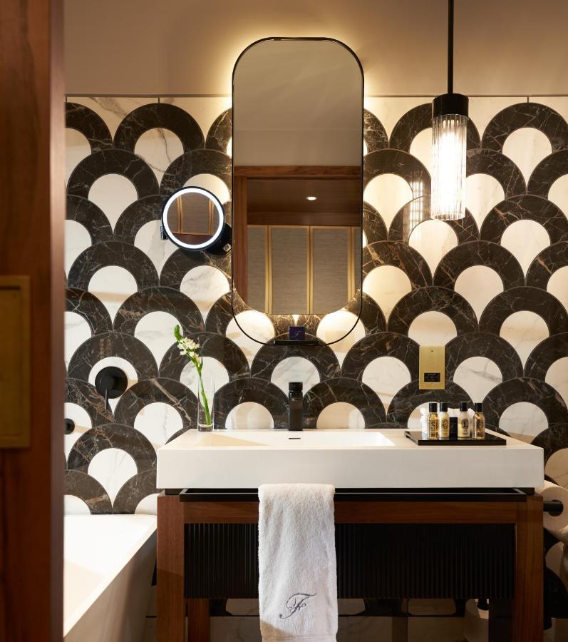 The Fitzwilliam Hotel Dublin Eksteriør bilde Bathroom
