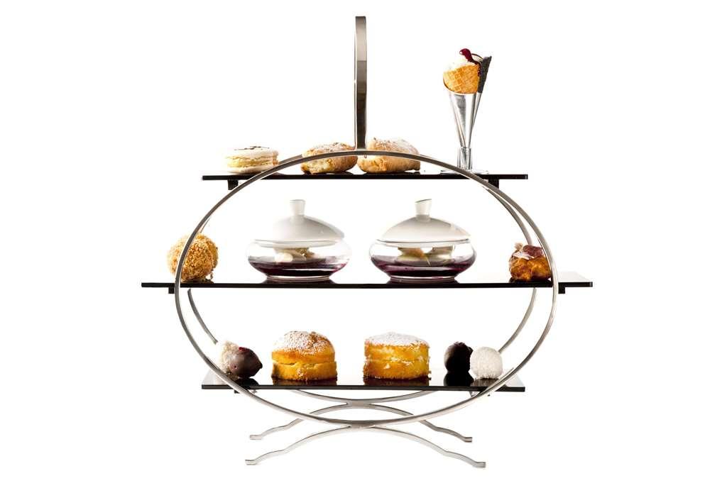 The Fitzwilliam Hotel Dublin Fasiliteter bilde A cake stand