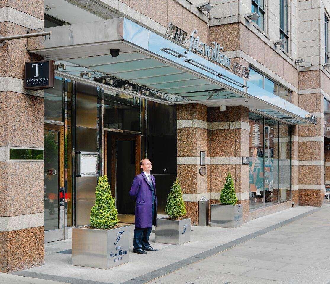 The Fitzwilliam Hotel Dublin Eksteriør bilde Entrance to the hotel