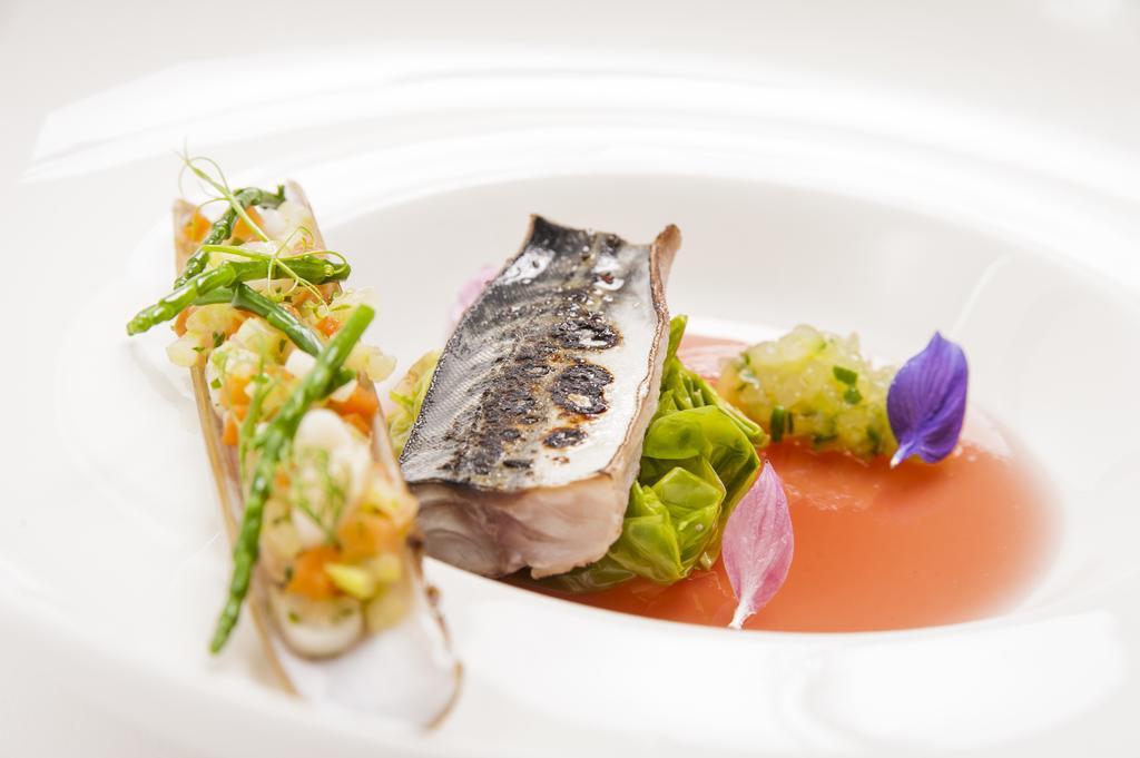 The Fitzwilliam Hotel Dublin Eksteriør bilde A modern French dish