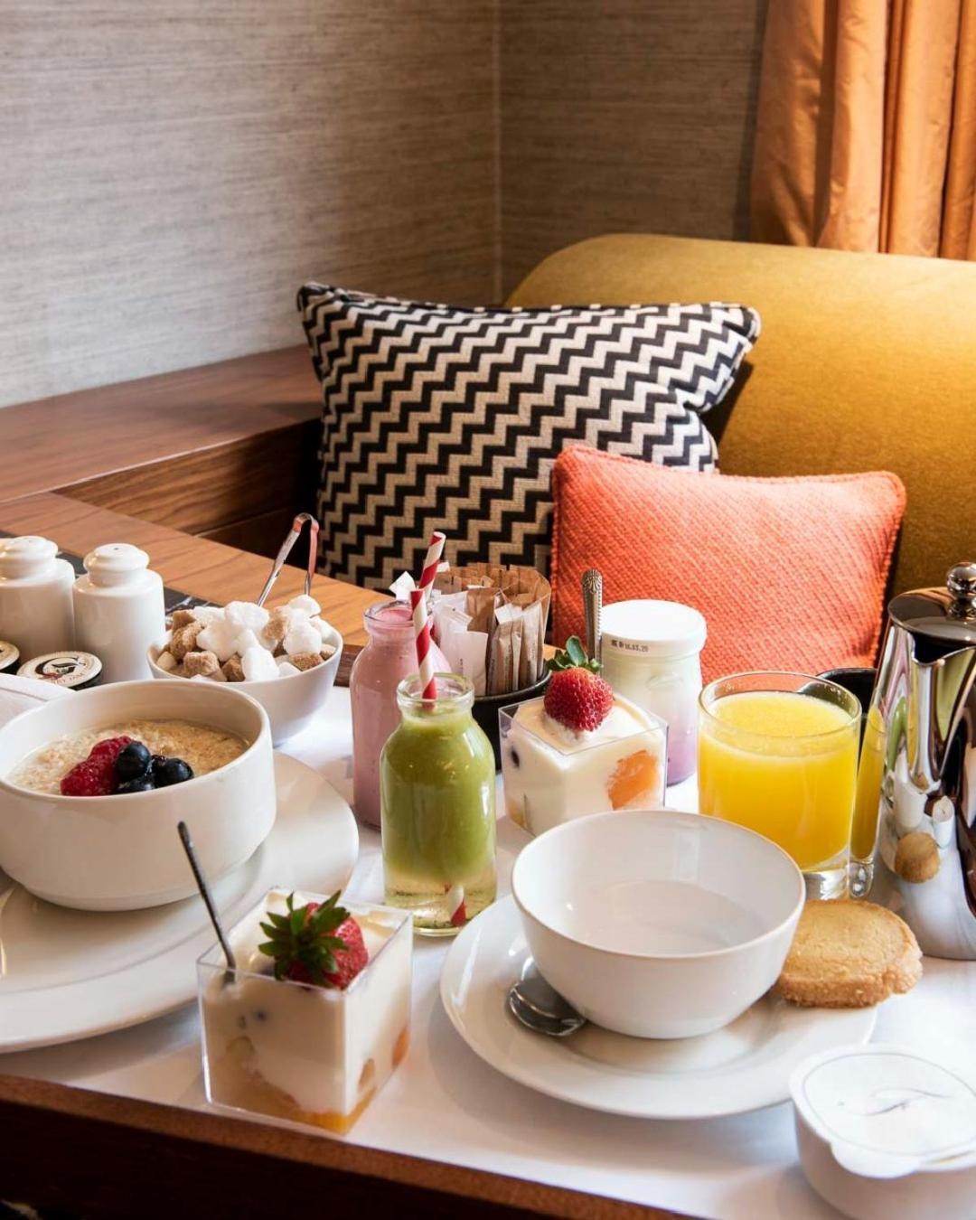 The Fitzwilliam Hotel Dublin Eksteriør bilde A selection of breakfast items