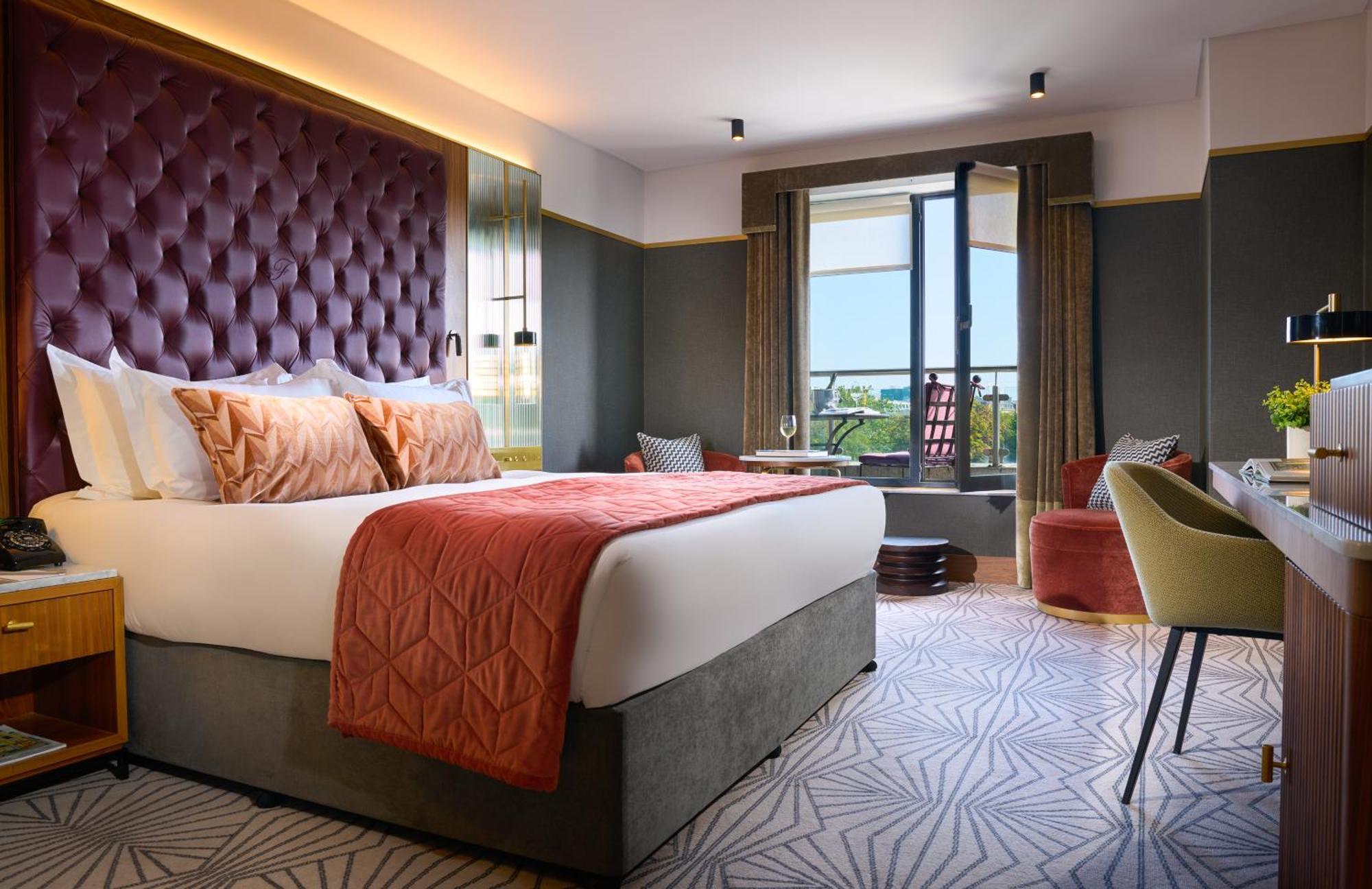 The Fitzwilliam Hotel Dublin Eksteriør bilde A bedroom at The Principal York