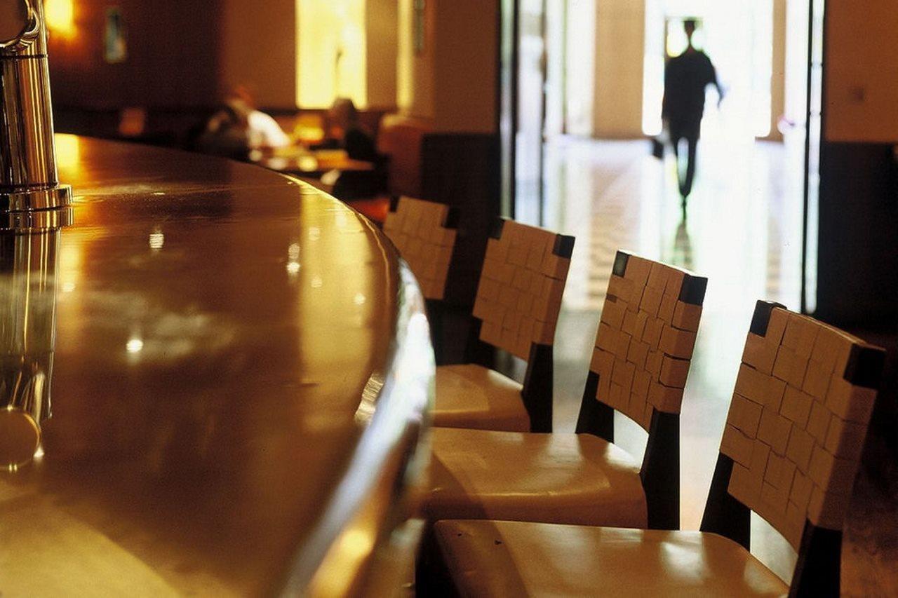 The Fitzwilliam Hotel Dublin Eksteriør bilde The bar at the hotel
