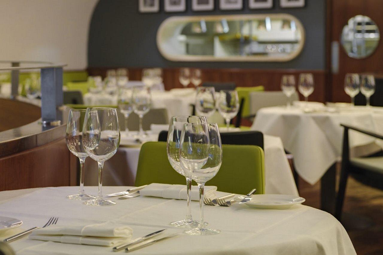 The Fitzwilliam Hotel Dublin Eksteriør bilde The interior of the restaurant